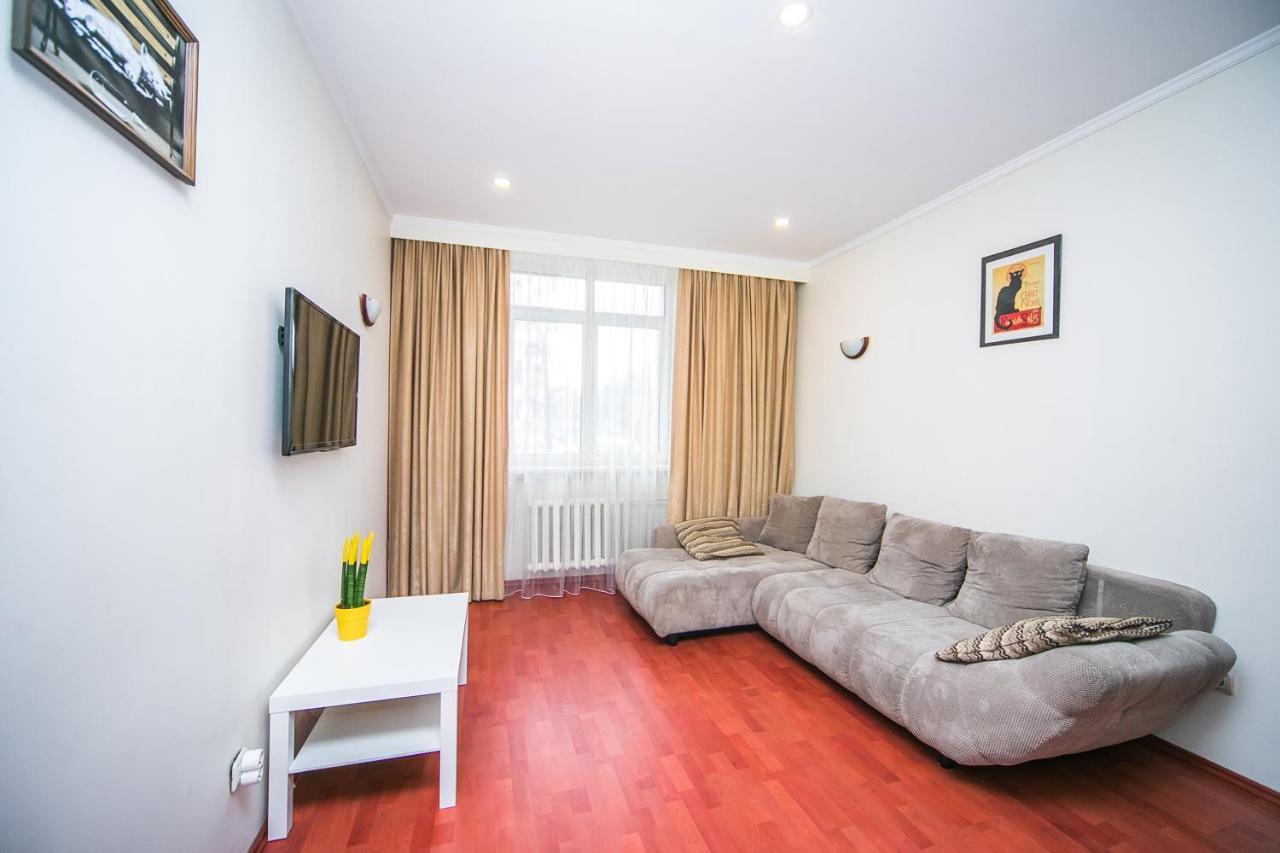 Apartment Ploshchad Pobedy 3 Komnaty Minsk Exteriör bild