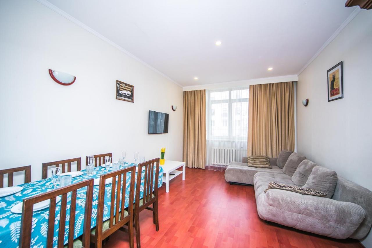 Apartment Ploshchad Pobedy 3 Komnaty Minsk Exteriör bild